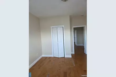 427-429 Hamilton Street 3rd L #3rd L, Harrison, NJ 07029 - Photo 3