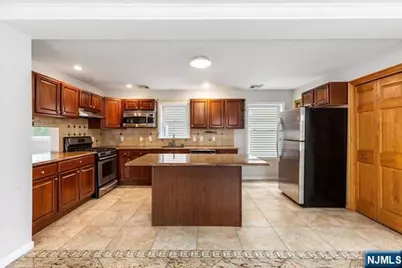 311 Page Avenue, Lyndhurst Township, NJ 07071 - Photo 7