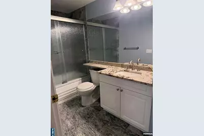 302 Penn Court P302 #P302, Edgewater, NJ 07020 - Photo 7