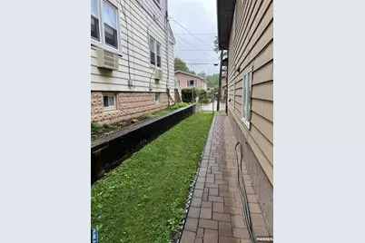 653 Maple Avenue 2A #2A, Ridgefield, NJ 07657 - Photo 3