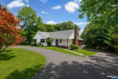 140 N Farview Avenue, Paramus, NJ 07652 - Photo 3