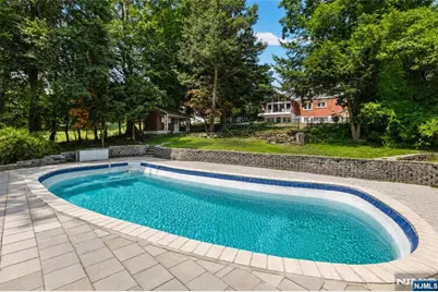 140 N Farview Avenue, Paramus, NJ 07652 - Photo 27