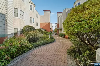 129 The Promenade, Edgewater, NJ 07020 - Photo 13