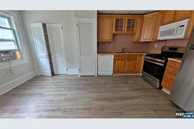 154 Undercliff Avenue 6 #6, Edgewater, NJ 07020 - Photo 11