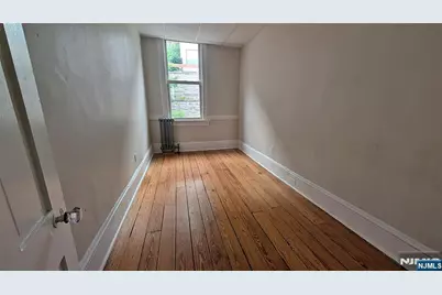 154 Undercliff Avenue 6 #6, Edgewater, NJ 07020 - Photo 7