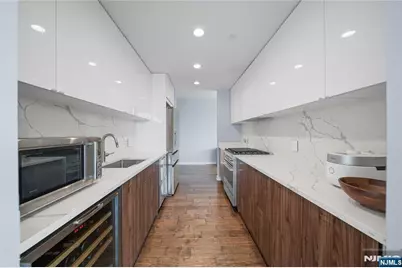 618 Hudson Park, Edgewater, NJ 07020 - Photo 11