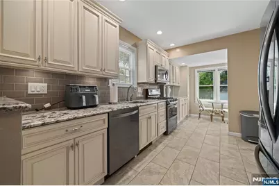 81 Huron Avenue, Clifton, NJ 07013 - Photo 7