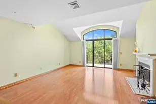 8 Wadsworth Ct, Teaneck Township, NJ 07666 - Photo 7