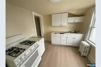 131 Delafield Avenue 3Fl #3FL, Lyndhurst Township, NJ 07071 - Photo 7