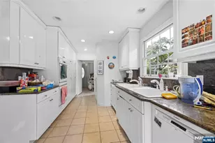 936 Red Rd, Teaneck Township, NJ 07666 - Photo 13