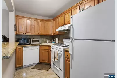 25 Market Street 4 #4, Saddle Brook Township, NJ 07663 - Photo 11