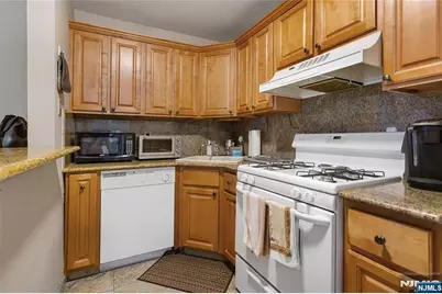 25 Market Street 4 #4, Saddle Brook Township, NJ 07663 - Photo 9