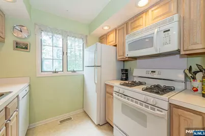 314 Sturbridge Court, Ramsey, NJ 07446 - Photo 17