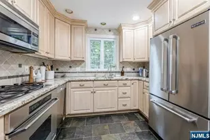 1125 W Laurelton Pkwy, Teaneck Township, NJ 07666 - Photo 13