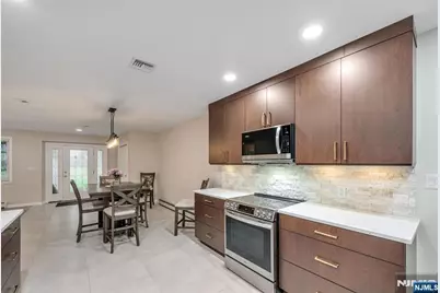 320 Monroe Avenue, Wyckoff Township, NJ 07481 - Photo 13