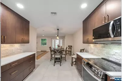 320 Monroe Avenue, Wyckoff Township, NJ 07481 - Photo 15