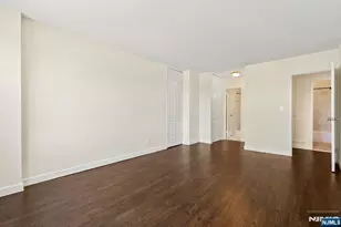 2100 Linwood 2Y, Fort Lee, NJ 07024 - Photo 15