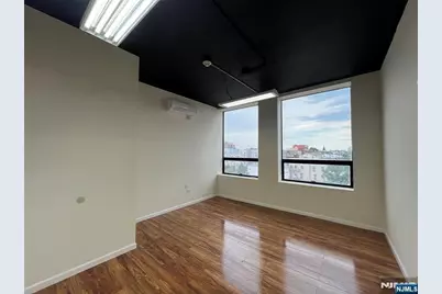 400 38th Street 403 #403, Union City, NJ 07087 - Photo 9