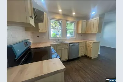 298 Farrant Terrace 1 #1, Teaneck Township, NJ 07666 - Photo 3