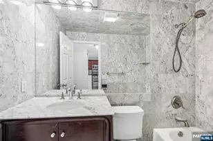 302 Chase Ct 302, Edgewater, NJ 07020 - Photo 13
