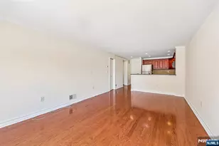 302 Chase Ct 302, Edgewater, NJ 07020 - Photo 5