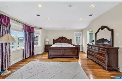 809 Edgewood Lane, Fort Lee, NJ 07024 - Photo 17
