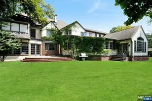 512 Warwick Ave, Teaneck Township, NJ 07666 - Photo 29