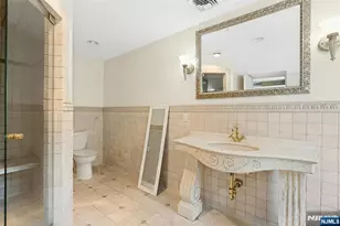 512 Warwick Ave, Teaneck Township, NJ 07666 - Photo 23