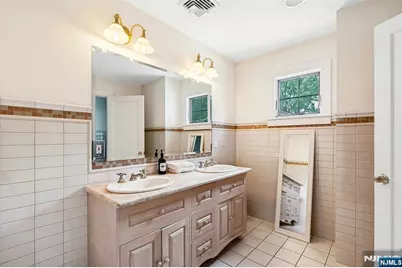 512 Warwick Avenue, Teaneck Township, NJ 07666 - Photo 25