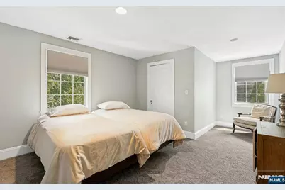 512 Warwick Avenue, Teaneck Township, NJ 07666 - Photo 17