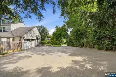 419 Sicomac Avenue, Wyckoff Township, NJ 07481 - Photo 17