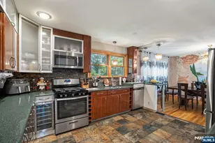 31-07 Garfield Pl, Fair Lawn, NJ 07410 - Photo 5