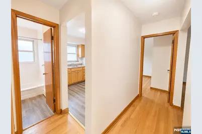 40 Stuyvesant Avenue 4 #4, Lyndhurst Township, NJ 07071 - Photo 5