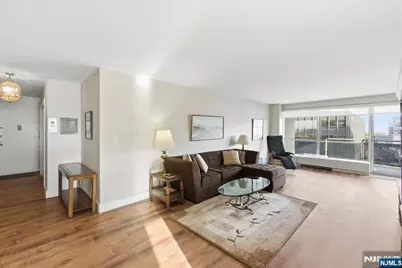 2077 Center 9A #9A, Fort Lee, NJ 07024 - Photo 5