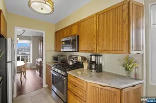 2077 Center 9A, Fort Lee, NJ 07024 - Photo 9