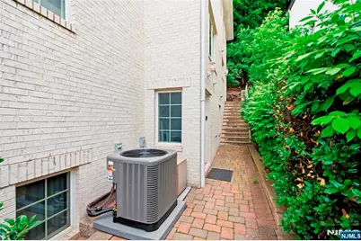750 Undercliff Avenue, Edgewater, NJ 07020 - Photo 19