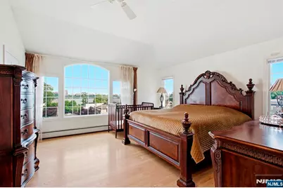750 Undercliff Avenue, Edgewater, NJ 07020 - Photo 11