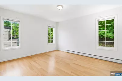 750 Undercliff Avenue, Edgewater, NJ 07020 - Photo 17