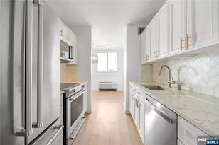 100 Manhattan Ave 910, Union City, NJ 07087 - Photo 13