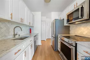 100 Manhattan Ave 910, Union City, NJ 07087 - Photo 11
