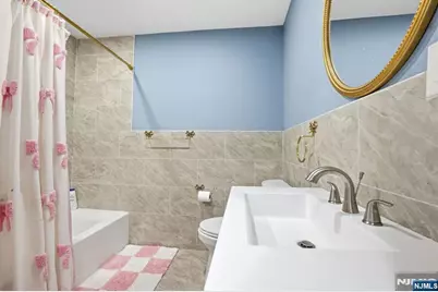 301 Roosevelt Avenue, Hasbrouck Heights, NJ 07604 - Photo 23