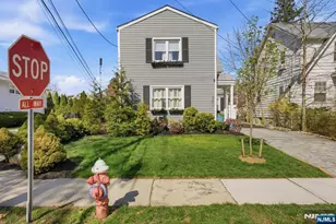 301 Roosevelt Ave, Hasbrouck Heights, NJ 07604 - Photo 35