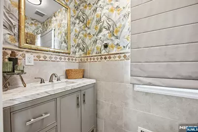 301 Roosevelt Avenue, Hasbrouck Heights, NJ 07604 - Photo 19