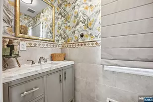 301 Roosevelt Ave, Hasbrouck Heights, NJ 07604 - Photo 19