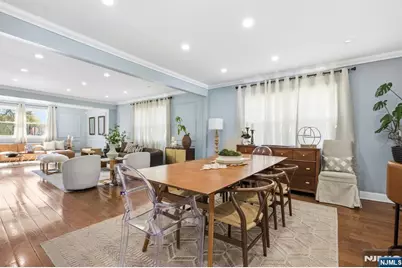 301 Roosevelt Avenue, Hasbrouck Heights, NJ 07604 - Photo 11