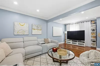 301 Roosevelt Avenue, Hasbrouck Heights, NJ 07604 - Photo 5