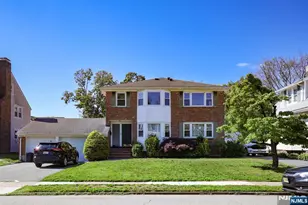 118 Diamond Bridge Ave 1, Hawthorne, NJ 07506 - Photo 1