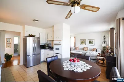 118 Diamond Bridge Avenue 1 #1, Hawthorne, NJ 07506 - Photo 5