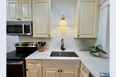 140 Beach Street, Jersey City, NJ 07307 - Photo 11