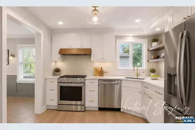 185 Reldyes Avenue, Leonia, NJ 07605 - Photo 9